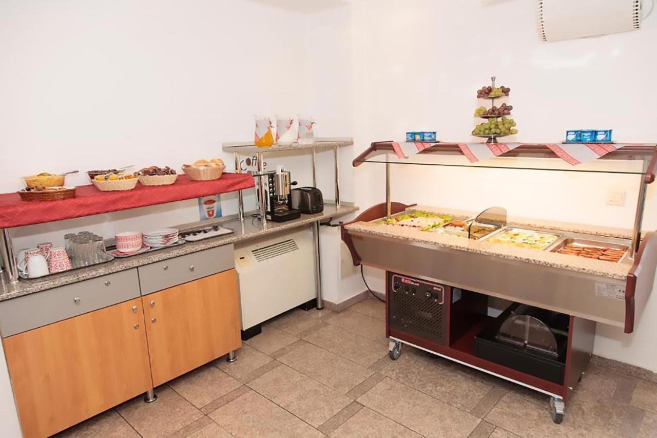 Plus Hotel 酒店 Craiova