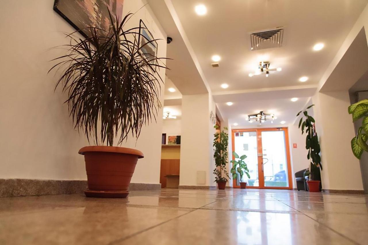 Plus Hotel 酒店 Craiova