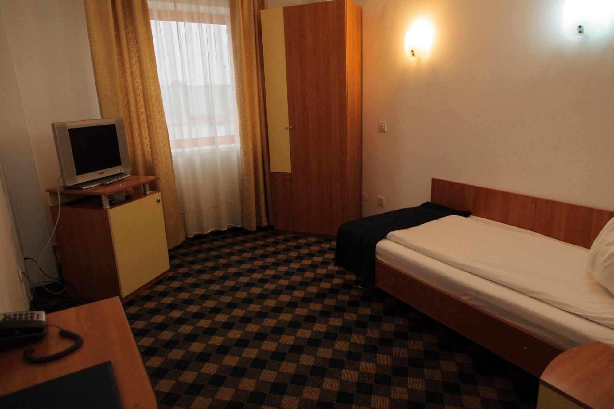 Plus Hotel 酒店