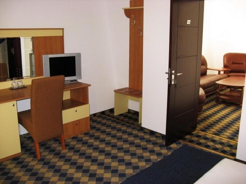 酒店 Plus Hotel