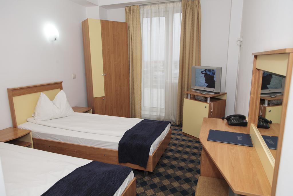 酒店 Plus Hotel Craiova